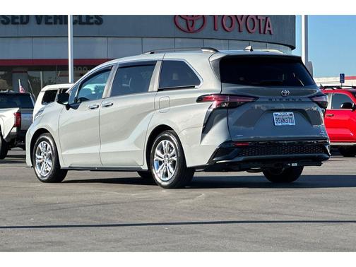 2023 Toyota Sienna XSE 7 Passenger