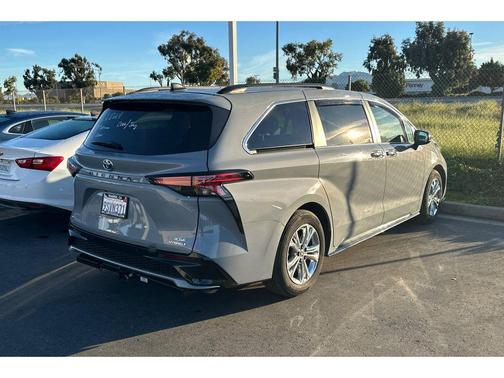 2023 Toyota Sienna XSE 7 Passenger
