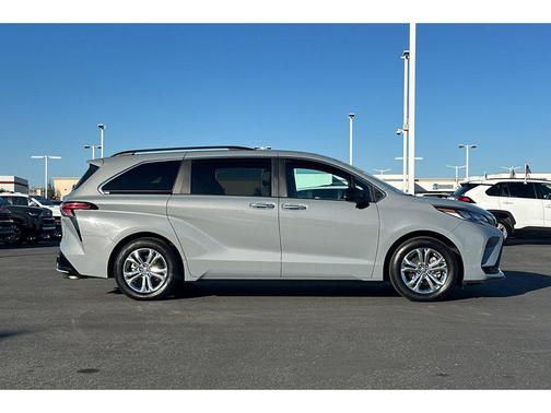 2023 Toyota Sienna XSE 7 Passenger