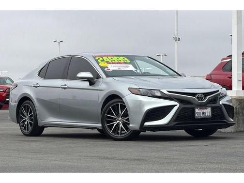 Celestial Silver Metallic 2022 Toyota Camry SE