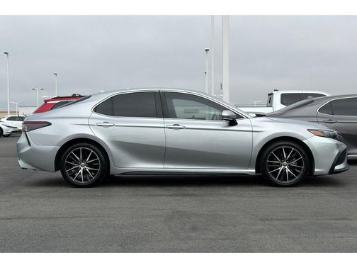 Celestial Silver Metallic 2022 Toyota Camry SE