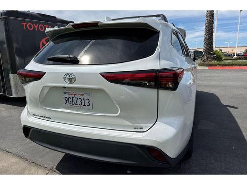 Wind Chill Pearl 2023 Toyota Highlander XLE