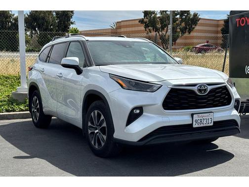 Wind Chill Pearl 2023 Toyota Highlander XLE