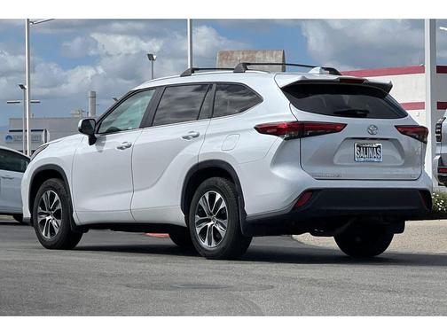 Wind Chill Pearl 2023 Toyota Highlander XLE