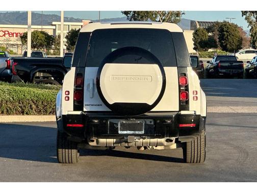 2024 Land Rover Defender 130 P400 X-Dynamic SE