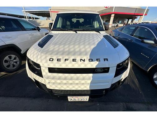 2024 Land Rover Defender 130 P400 X-Dynamic SE