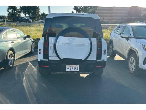 2024 Land Rover Defender 130 P400 X-Dynamic SE