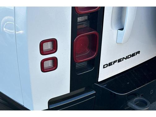 2024 Land Rover Defender 130 P400 X-Dynamic SE