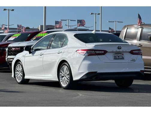 2019 Toyota Camry Hybrid XLE