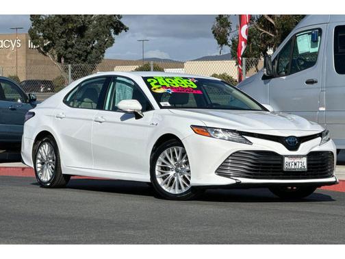 2019 Toyota Camry Hybrid XLE