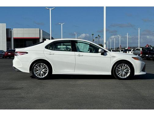 2019 Toyota Camry Hybrid XLE