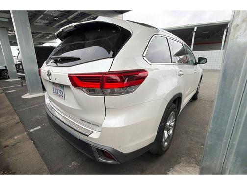 Blizzard Pearl 2019 Toyota Highlander Limited