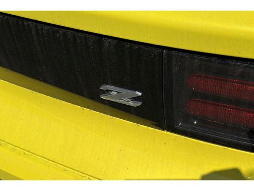 Ikazuchi Yellow Pearl Tricoat/Super Black 2024 Nissan Z Sport Manual