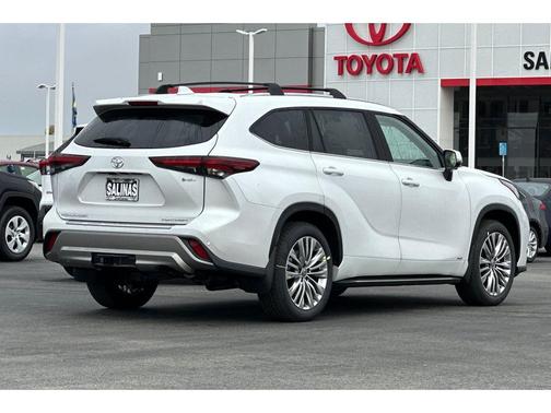 Wind Chill Pearl 2026 Toyota Highlander Hybrid Platinum