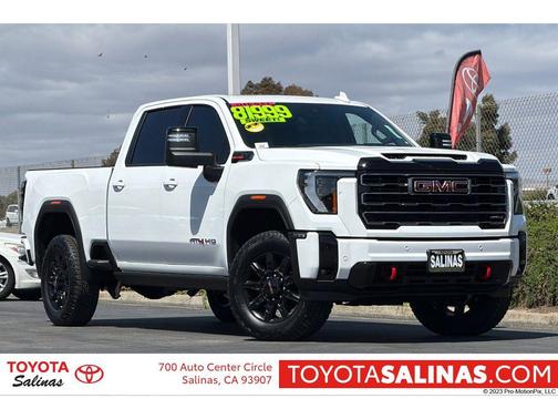 Summit White 2025 GMC Sierra 2500 AT4