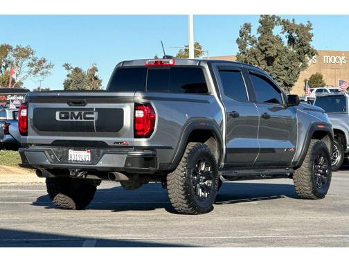 2023 GMC Canyon AT4