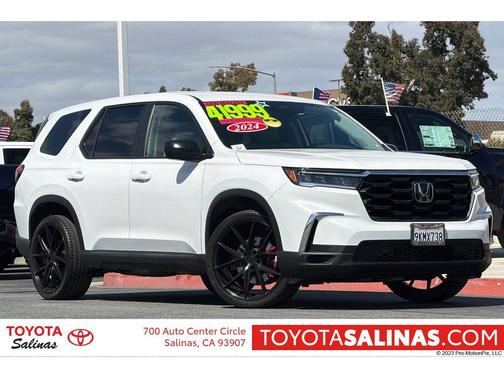 white 2024 Honda Pilot LX