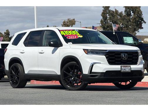 white 2024 Honda Pilot LX