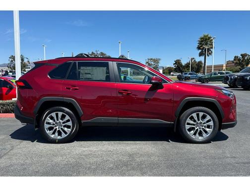 2025 Toyota RAV4 XLE Premium