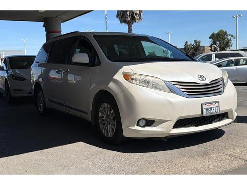Blizzard Pearl 2015 Toyota Sienna