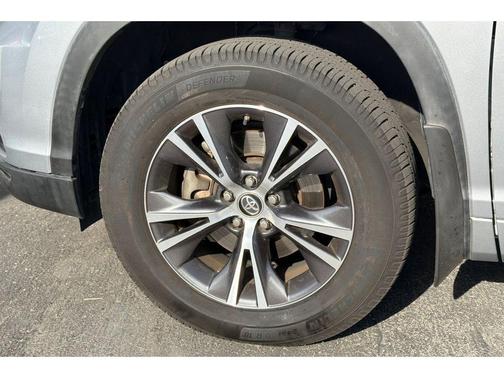 Silver Sky Metallic 2016 Toyota Highlander XLE