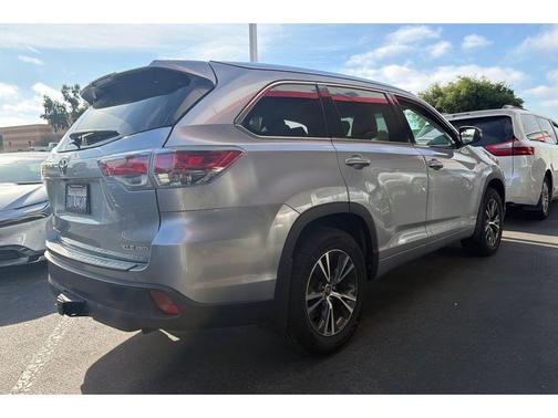 Silver Sky Metallic 2016 Toyota Highlander XLE