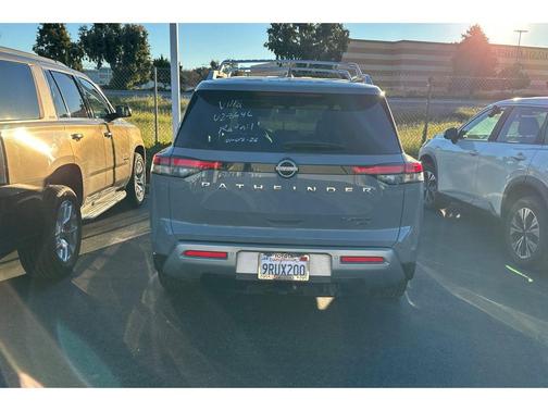 2023 Nissan Pathfinder Platinum 4WD