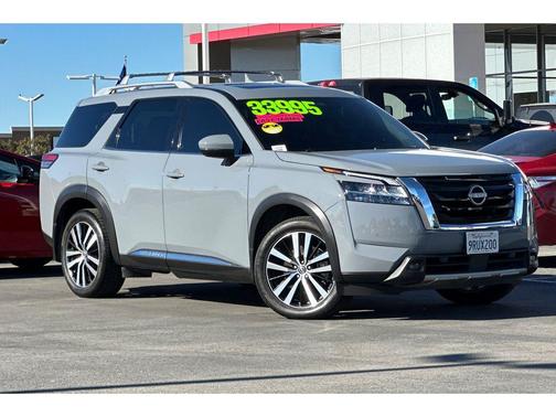 2023 Nissan Pathfinder Platinum 4WD