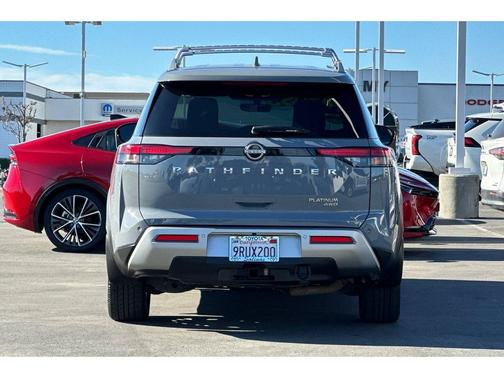 2023 Nissan Pathfinder Platinum 4WD