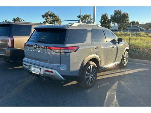 2023 Nissan Pathfinder Platinum 4WD