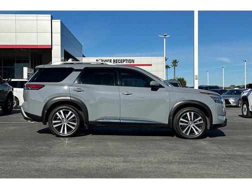 2023 Nissan Pathfinder Platinum 4WD