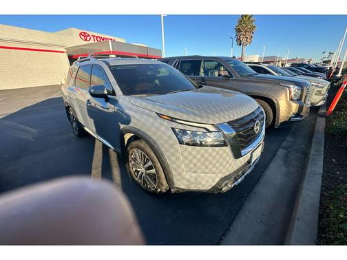 2023 Nissan Pathfinder Platinum 4WD