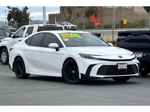 2025 Toyota Camry SE