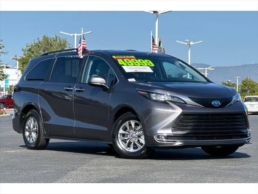 2024 Toyota Sienna XLE