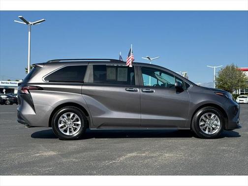 2024 Toyota Sienna XLE