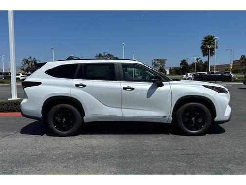 2025 Toyota Highlander Hybrid XLE