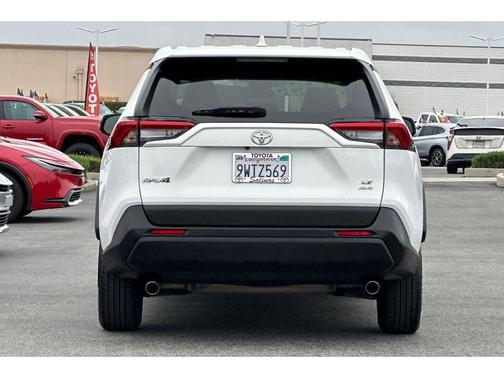 Ice Cap 2024 Toyota RAV4 LE