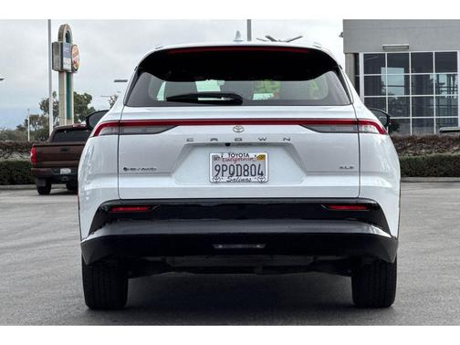 2025 Toyota Crown Signia XLE