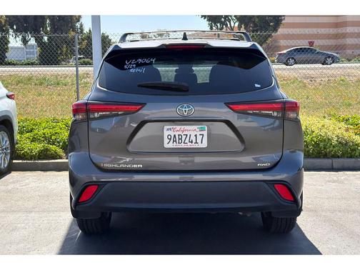 Magnetic Gray Metallic 2022 Toyota Highlander L