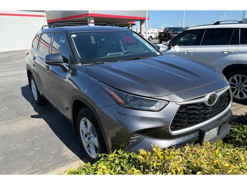 Magnetic Gray Metallic 2022 Toyota Highlander L