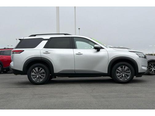 Brilliant Silver Metallic 2024 Nissan Pathfinder SV FWD