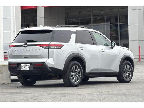 Brilliant Silver Metallic 2024 Nissan Pathfinder SV FWD