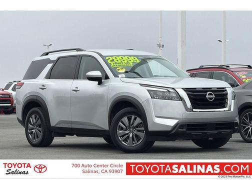 Brilliant Silver Metallic 2024 Nissan Pathfinder SV FWD