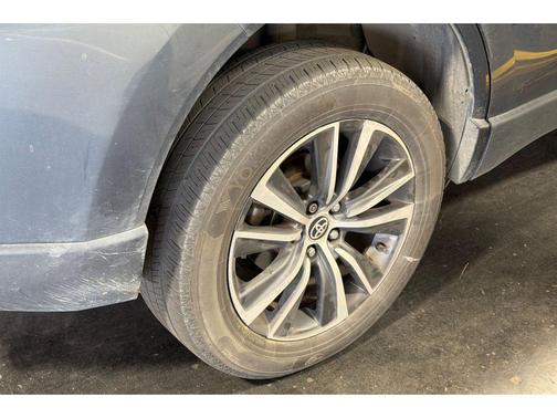 Coastal Gray Metallic 2021 Toyota Venza LE