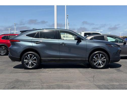 Coastal Gray Metallic 2021 Toyota Venza LE
