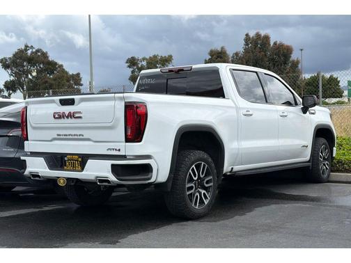 Summit White 2023 GMC Sierra 1500 AT4