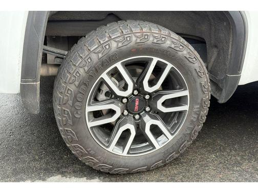 Summit White 2023 GMC Sierra 1500 AT4
