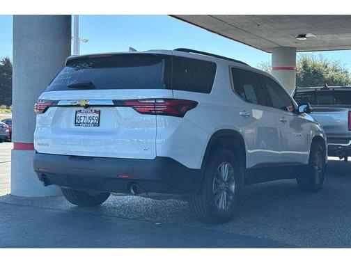 Summit White 2023 Chevrolet Traverse LT Cloth