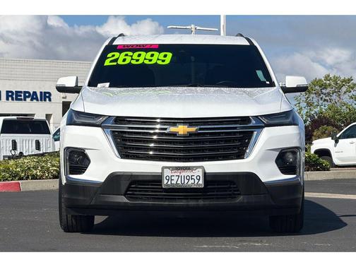 Summit White 2023 Chevrolet Traverse LT Cloth