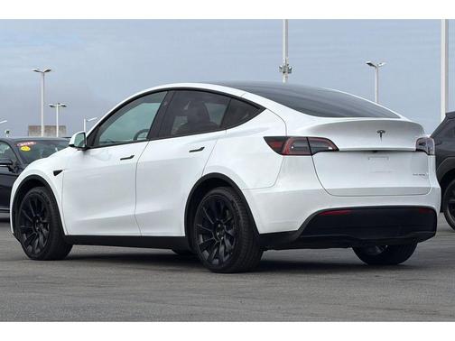 Pearl White Multi-Coat 2024 Tesla Model Y Long Range Dual Motor All-Wheel Drive